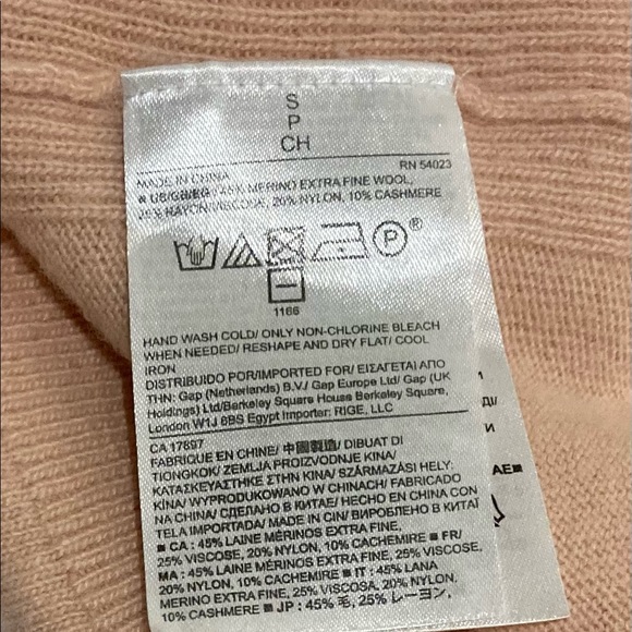 Banana republic pale peach sweater, size small - Picture 5 of 5
